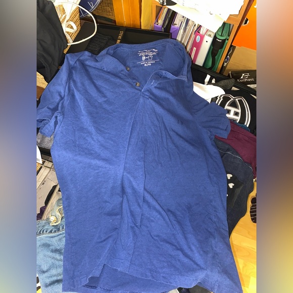 Banana Republic 🍌 Blue Buttoned T-Shirt. - Picture 3 of 3